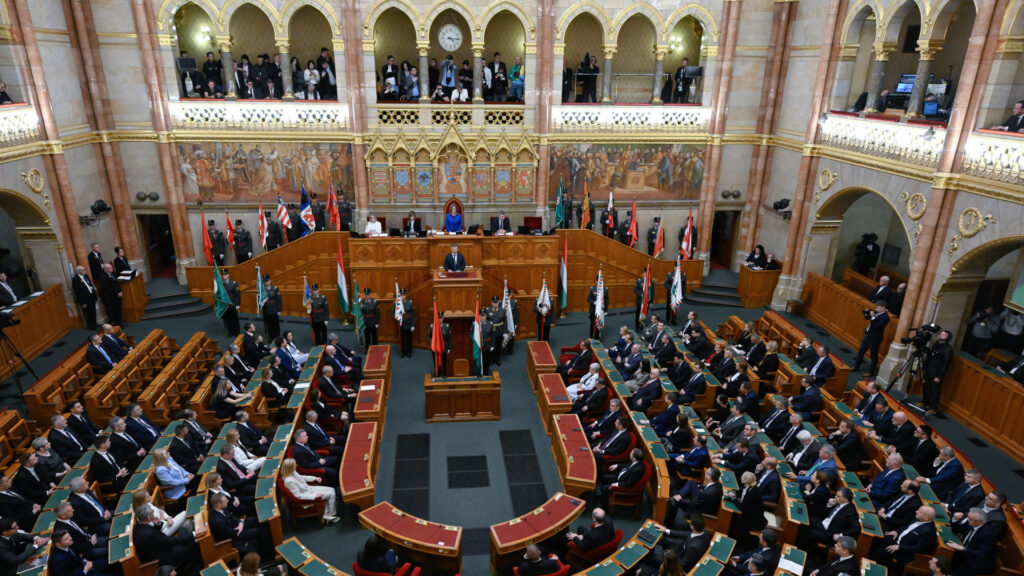 Állampolgársági biznisz és korrupcióellenes javaslatok a parlamentben