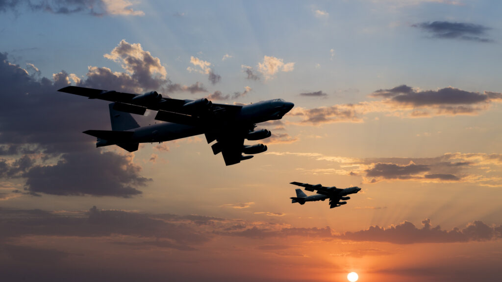 Katasztrófa Kaliforniában: Lezuhant az amerikai hadsereg legendás B-52-es bombázója