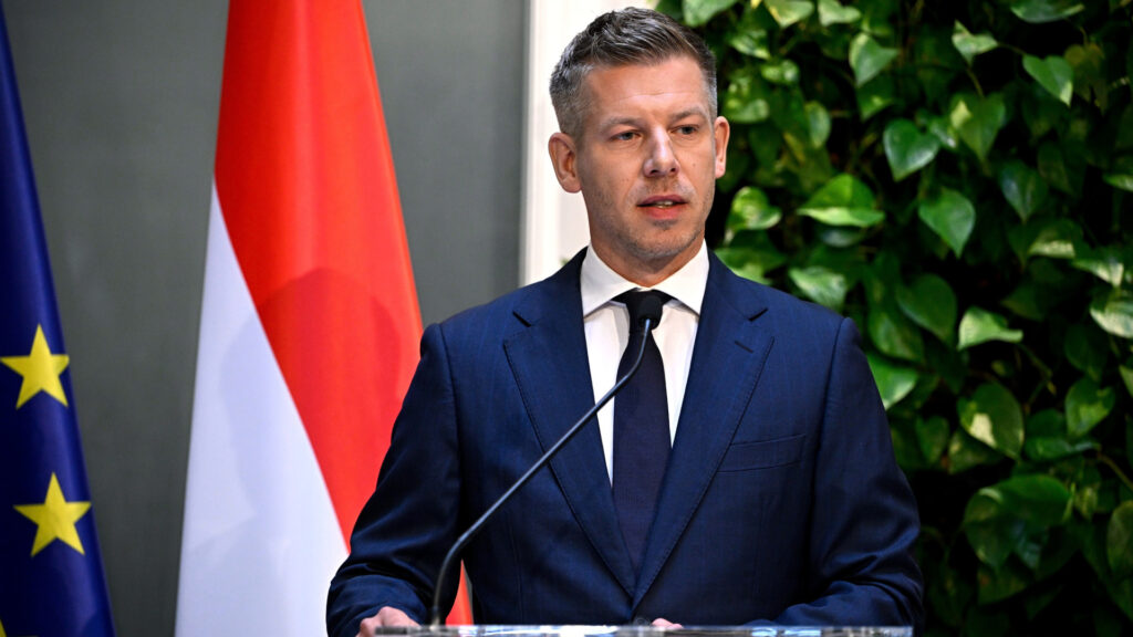 Kormányzati tervek és viták: Hivatal késik, elnöki sors és bérek kérdése