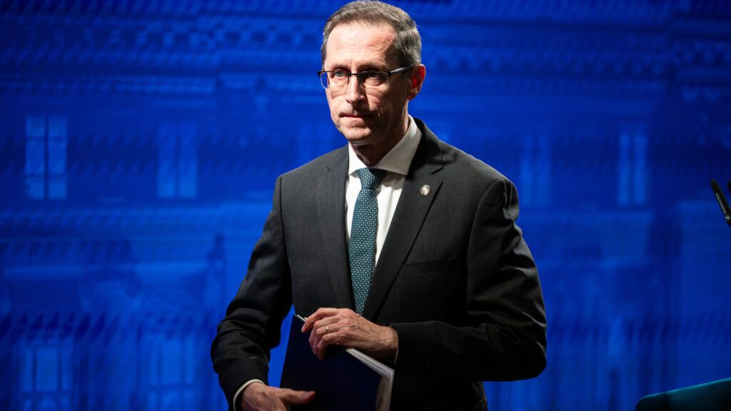 MNB kamatcsökkentés: Varga Mihály az árrésstop kivezetését javasolja