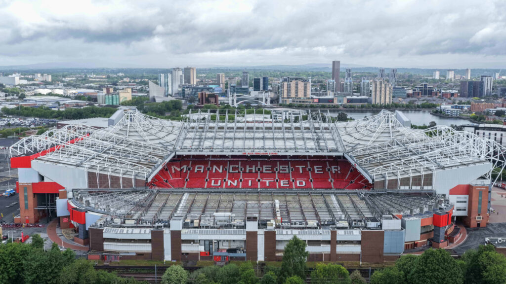Manchester United: Új, 100 ezres szuperstadion épül 816 milliárd forintból
