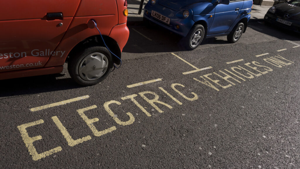 Merész jóslat: 2035-re szinte csak elektromos autókra lesz kereslet az EU-ban
