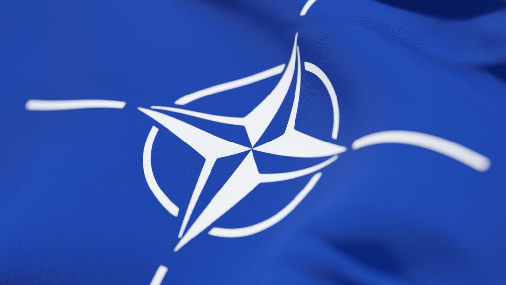 Nagy-Britannia növeli védelmi kiadásait: Starmer a NATO-csúcs előtt ismerteti a tervet