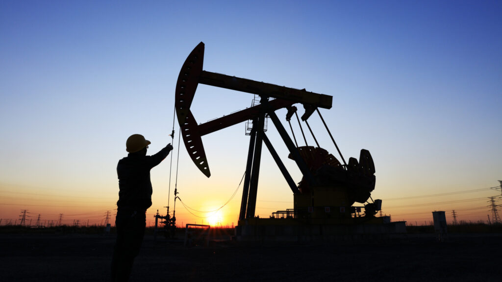 Olajár zuhanás: Visszatért a háború előtti szintre a Brent és WTI