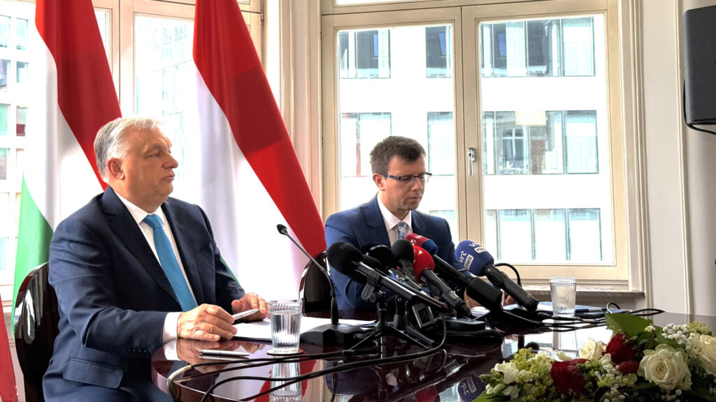 Orbán Viktor Brüsszelben: Hatalomátvételi tervek és gazdasági kudarcok beismerése