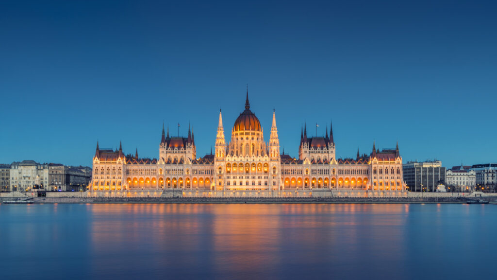 Parlament dönt a védett üzemanyagárakról és uniós forrásokról