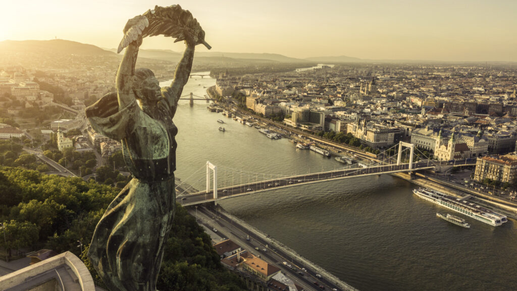 Radikális átalakulás Budapesten: eltűnnek az óriásplakátok, szigorodik a reklámszabályozás