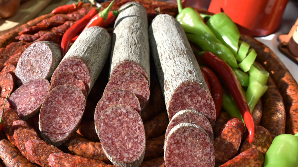 Súlyos baktérium miatt hív vissza szalámit a Lidl: azonnali intézkedés a fogyasztók védelm