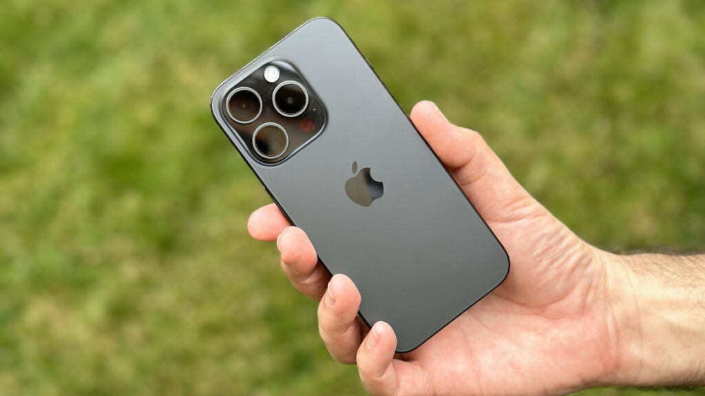 Súlyos vádak: Talajvízszennyezéssel gyanúsítják az iPhone-alkatrészeket gyártó Tata üzemet