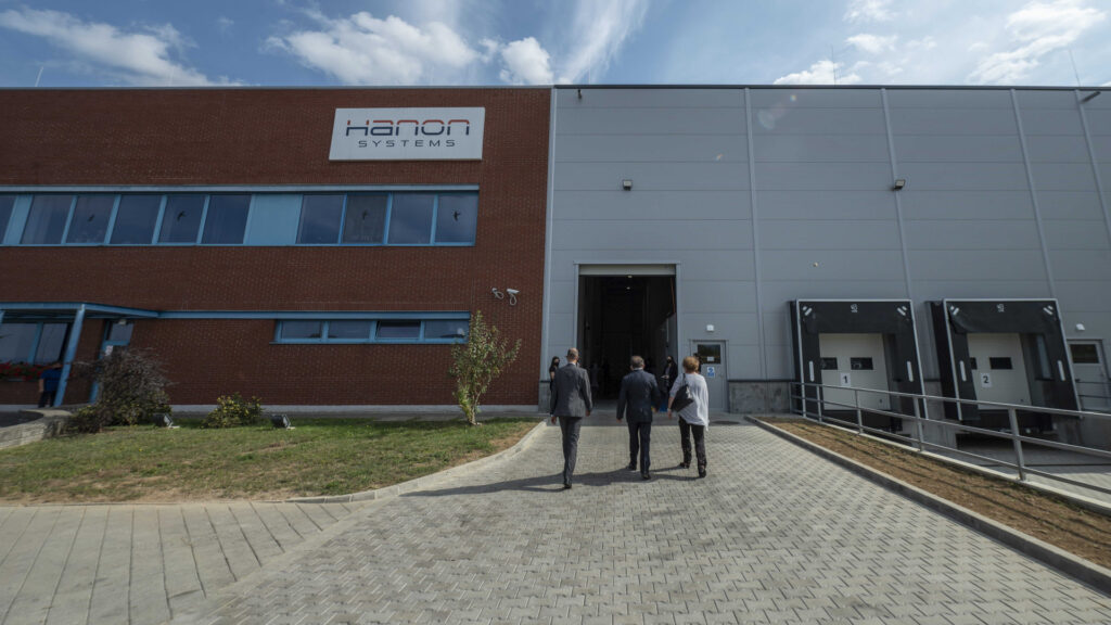 Sztrájk a Hanon Systems magyarországi gyáraiban: 80% letette a munkát