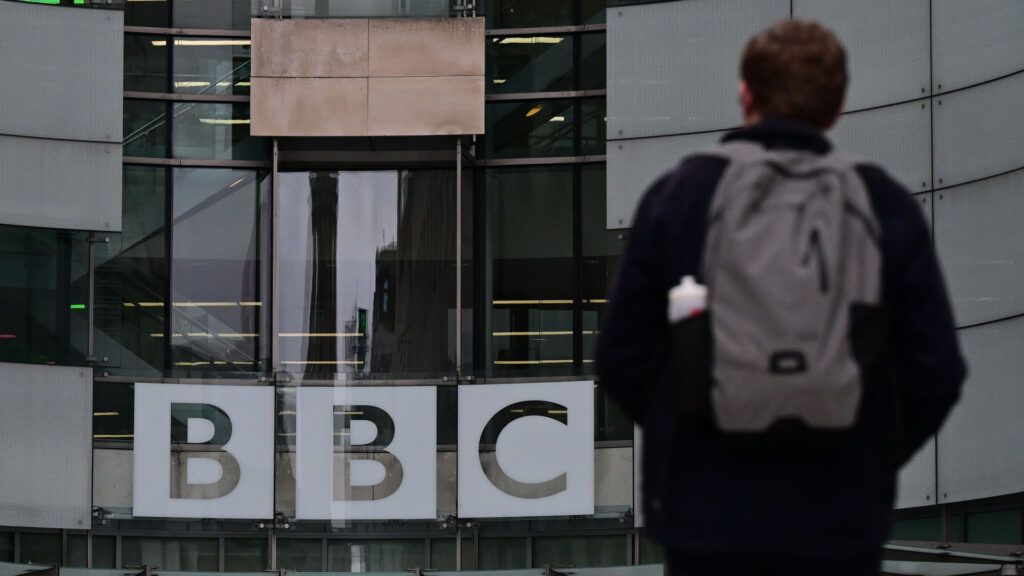 Történelmi átalakítás a BBC-nél: ezrek veszíthetik el állásukat a médiabirodalomnál