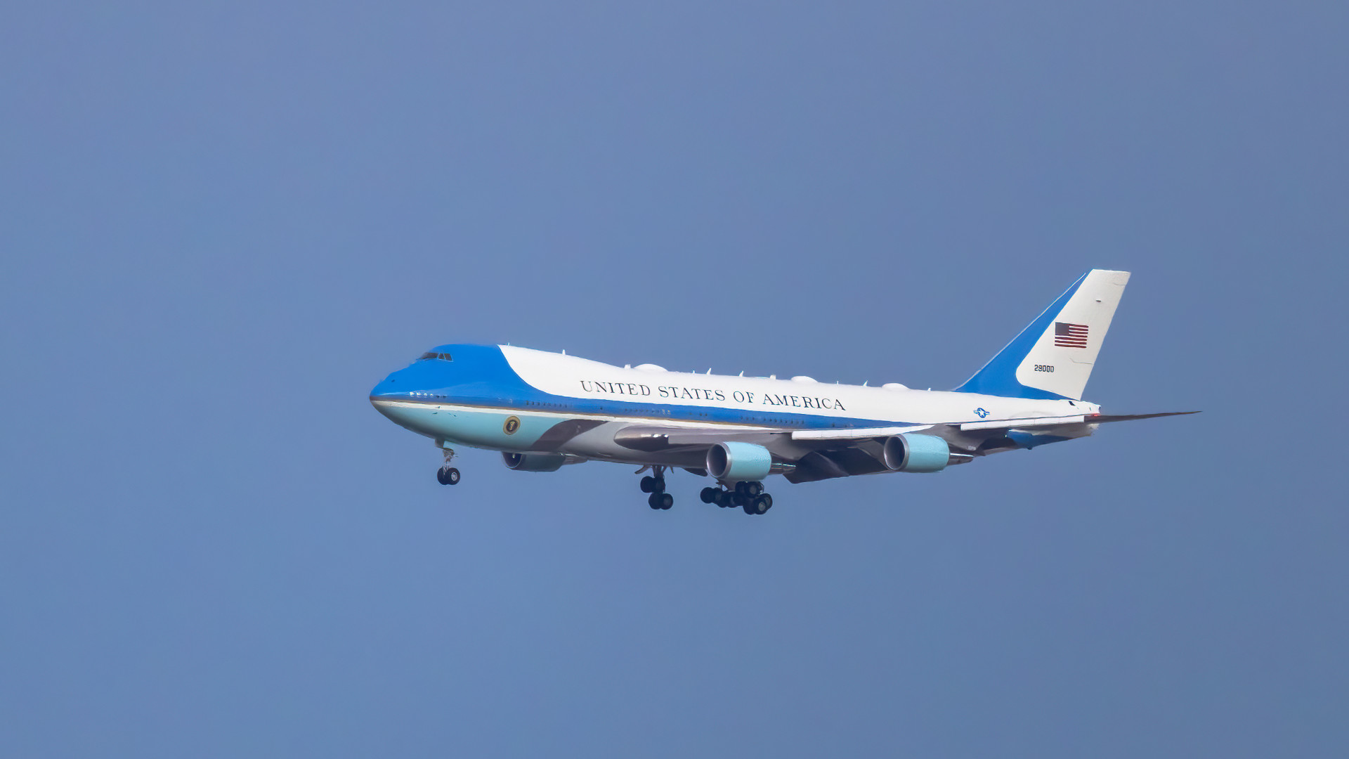 Trump bemutatta az új Air Force One-t: átalakított katari gép az ideiglenes megoldás