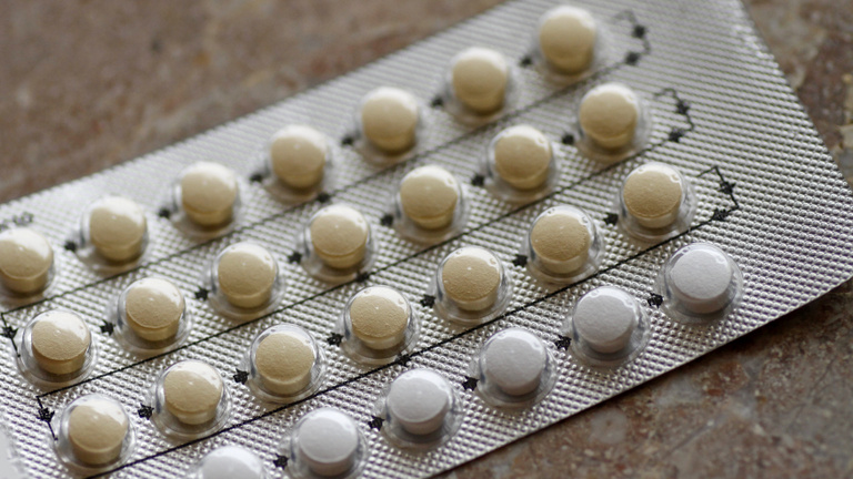 Új mellékhatást fedeztek fel a fogamzásgátlóknál: érzelmi evés kockázata