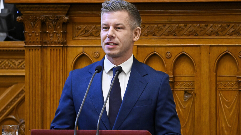 Parlamenti ülés, Alaptörvény-módosítás és aktuális politikai fejlemények