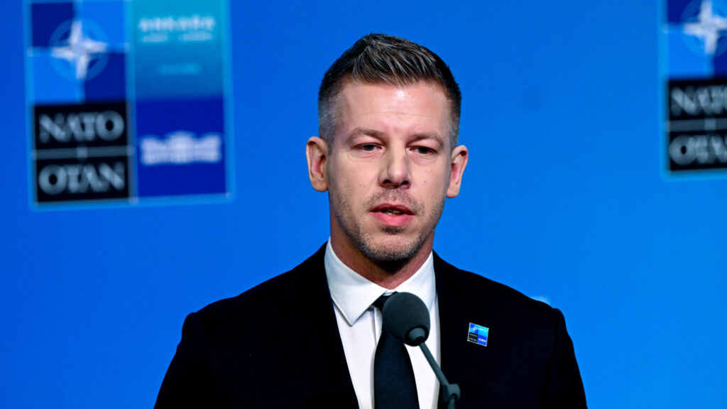 Tisza-kormány: NATO-csúcson Magyar Péter, a parlamenti nagyüzem után Ankarára figyelhet a